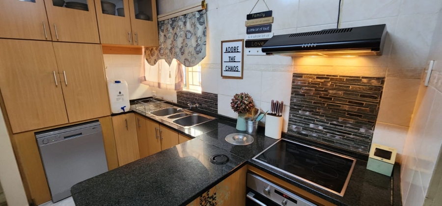 7 Bedroom Property for Sale in Flamwood North West